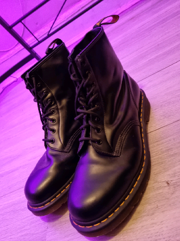gumtree doc martens